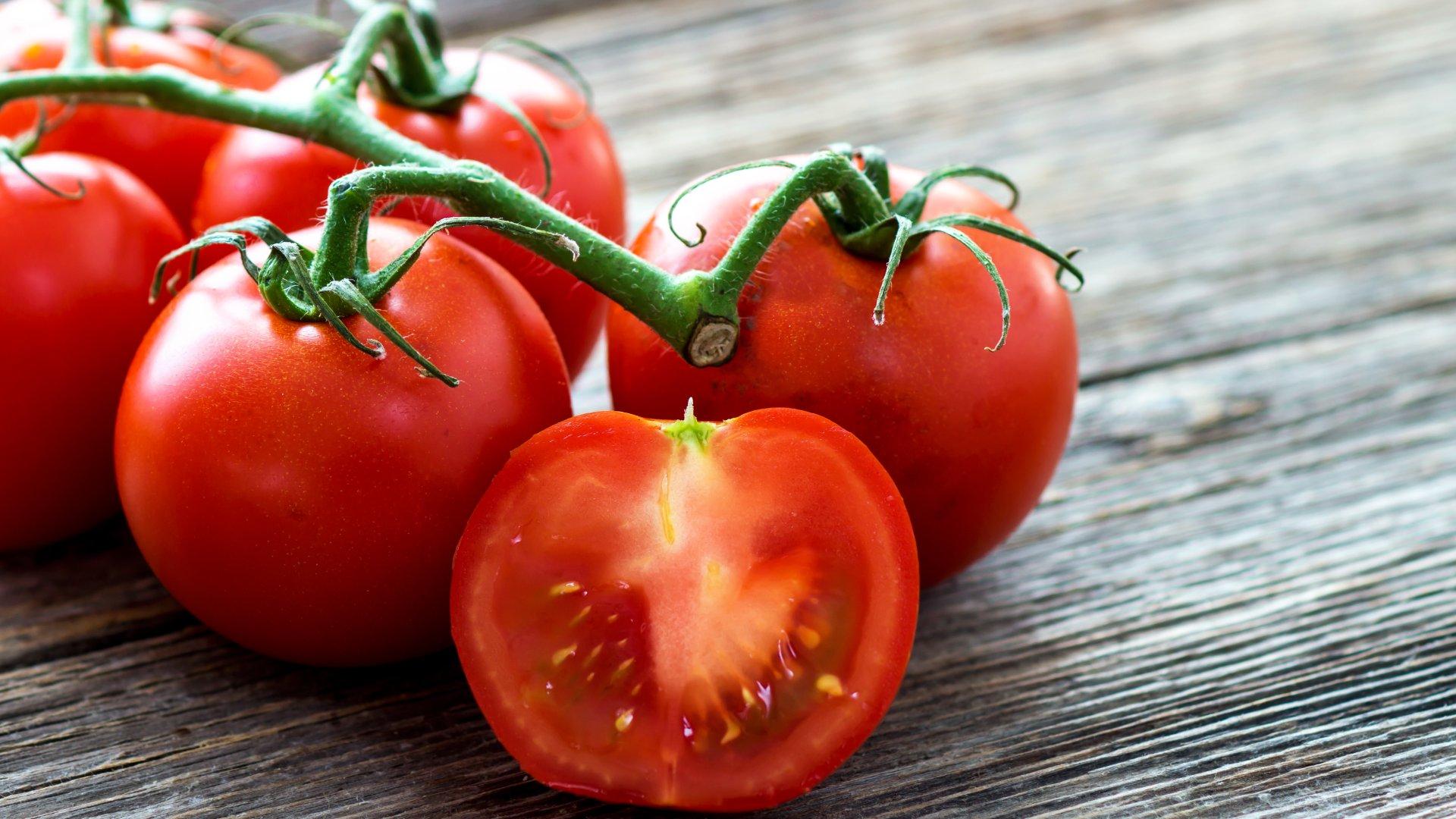 Ile kalorii ma pomidor i jak najlepiej go spożywać?