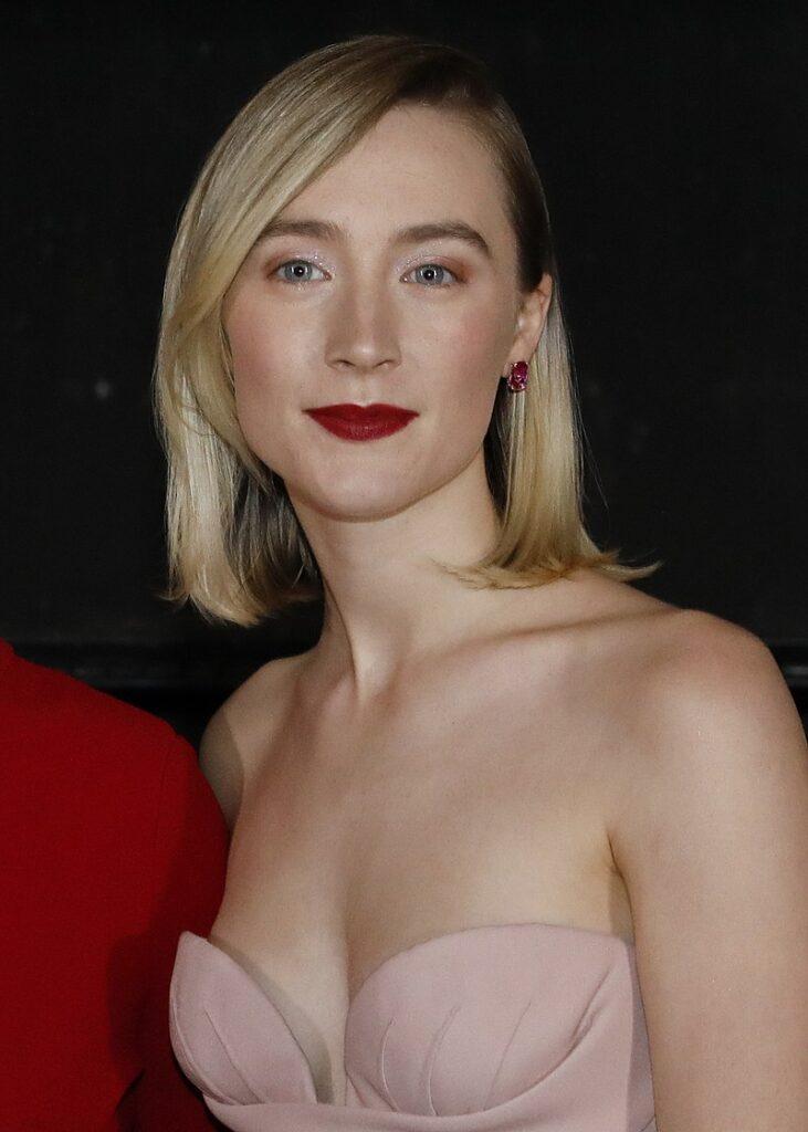 Saoirse_Ronan_at_the_Mary_Queen_of_Scots_premiere_(cropped)